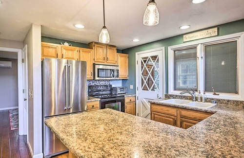 Franklin Cabina | Spacious Franklin Cabin w/ Mountain Views!