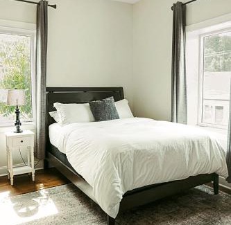 Loudon Apartamento | Spacious Freshly Renovated Townhome - City Side