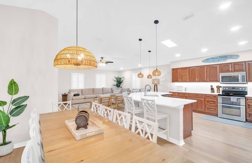 Ozona Casa | Spacious full remodeled luxury retreat w/Private pool, golf cart, movie theater