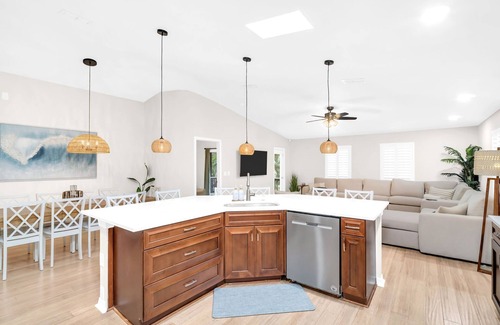 Ozona Casa | Spacious full remodeled luxury retreat w/Private pool, golf cart, movie theater