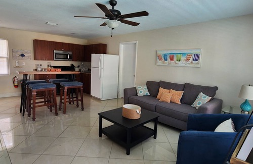 Central Oakland Park Villa | Amplia villa completa para familias,3 casas privadas con piscina privada y patio