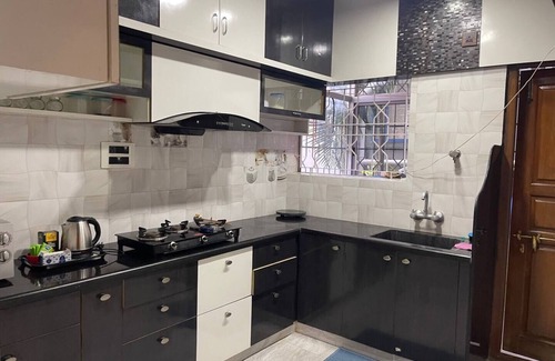Malleshwaram Apartamento | Spacious & Fully furnished 2-bedroom apartment in Malleshwarm Bengaluru.