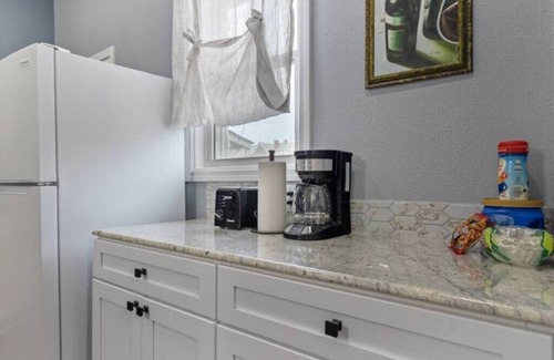 Erie Apartamento | Spacious fully remodeled king size bed apartment Sleeps four