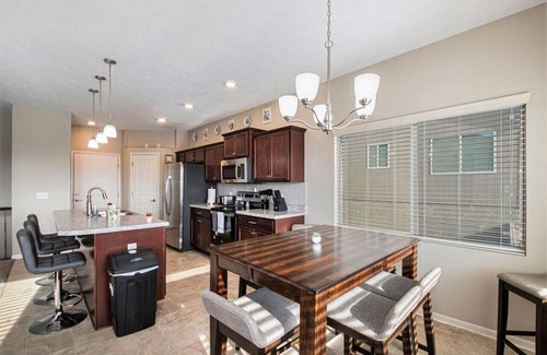 Omaha Casa | Spacious, Fun & Comfy ~ Game & Cinema Room ~ Yard!