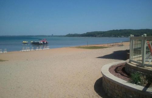 Traverse City Casa | Spacious furnished suite at Peninsula Bay Resort