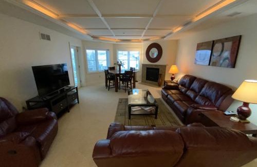 Traverse City Casa | Spacious furnished suite at Peninsula Bay Resort