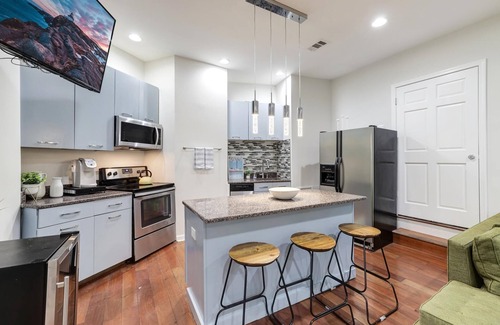 Eckington Otro | SPACIOUS GARDEN OASIS IN THE HEART OF DC! WALKABLE TO IT ALL!