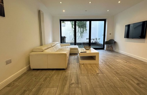 Leamington Spa Casa | Spacious 4 Bedroom Town House