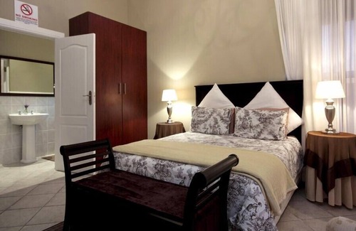 Somerset West Apartamento | espaciosa, gemuetl. Apartamento independiente con piscina, a pocos minutos de la playa.