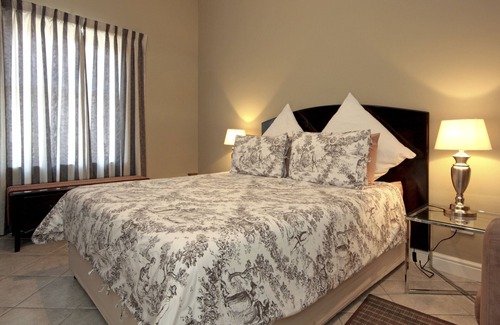 Somerset West Apartamento | espaciosa, gemuetl. Apartamento independiente con piscina, a pocos minutos de la playa.