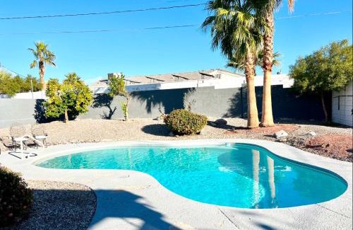 Lake Havasu City Casa | Spacious Getaway! Pool, Spa, Sleeps 9