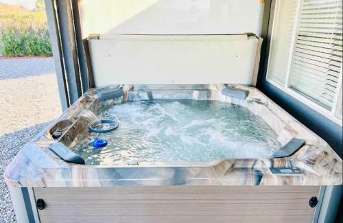 Lake Havasu City Casa | Spacious Getaway! Pool, Spa, Sleeps 9