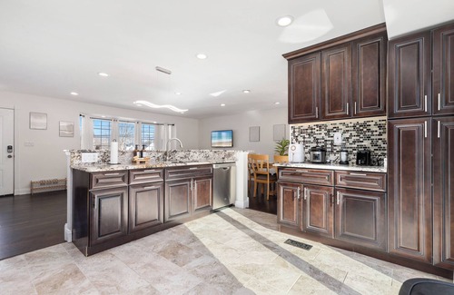 White Oak Casa | SPACIOUS Getaway [4BR QBED] Free Parking! [12mi- DC]