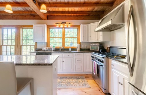 Newport East Casa | Spacious Getaway Close to Newport & Beaches
