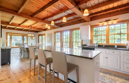 Newport East Casa | Spacious Getaway Close to Newport & Beaches