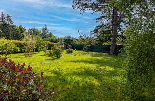 Monteaux Cabaña | Spacious Gîte, Beautiful Grounds, Services and Heated Pool