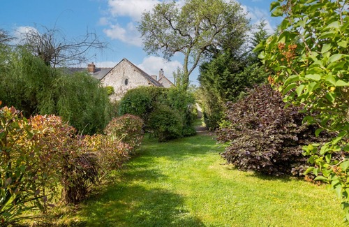 Monteaux Cabaña | Spacious Gîte, Beautiful Grounds, Services and Heated Pool