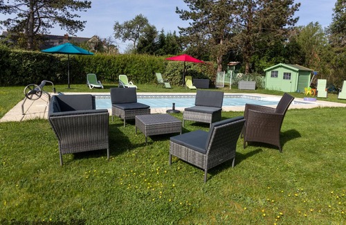 Monteaux Cabaña | Spacious Gîte, Beautiful Grounds, Services and Heated Pool