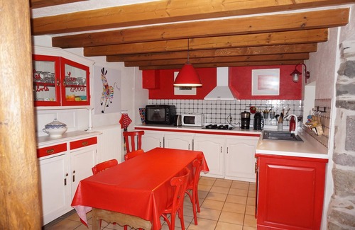 Valbeleix Casa | SPACIOUS GITE in the heart of the Parc des Volcans d'Auvergne near Besse St Anastaise