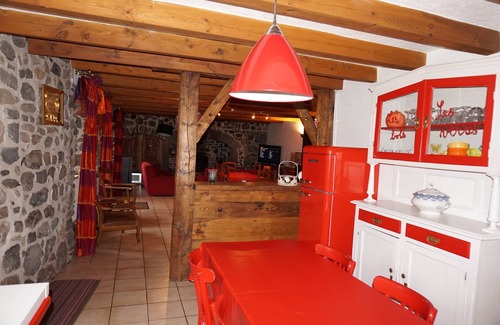 Valbeleix Casa | SPACIOUS GITE in the heart of the Parc des Volcans d'Auvergne near Besse St Anastaise