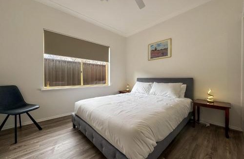 Glenunga Casa | Spacious Glenunga Home with Garage Parking