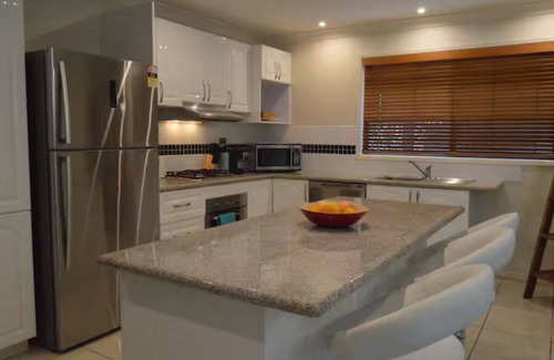 Worongary Casa | Spacious Gold Coast Retreat | Sleeps 12 | Nature & Close to Attractions