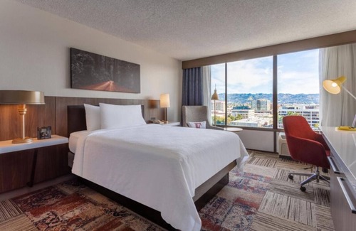 Emeryville Hotel | Spacious Good-Value Accommodation! Onsite Parking, Pet-Friendly Property