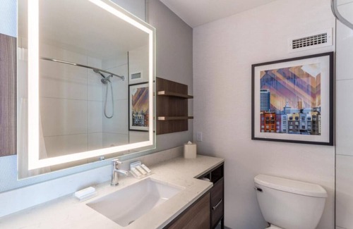 Emeryville Hotel | Spacious Good-Value Accommodation! Onsite Parking, Pet-Friendly Property