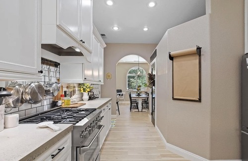 Sonora Casa | Spacious-Gourmet Kitchen-Sauna-Luxe King Bed-Nespresso-Ping Pong-Arcade