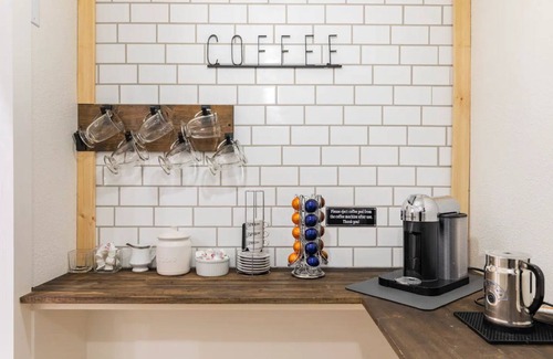 Sonora Casa | Spacious-Gourmet Kitchen-Sauna-Luxe King Bed-Nespresso-Ping Pong-Arcade
