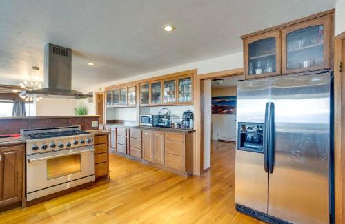 Grand Junction Casa | Spacious Grand Junction Home Rental with Mtn Views!
