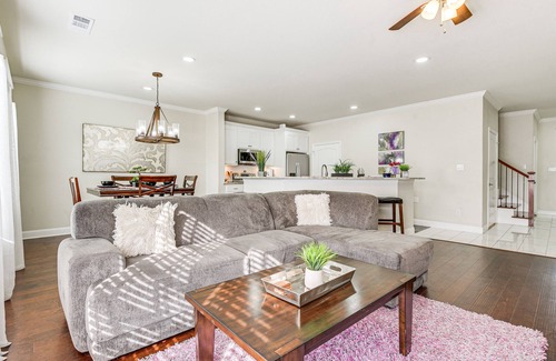 Grand Prairie Casa | Spacious Grand Prairie Home w/ Fenced Yard + Patio