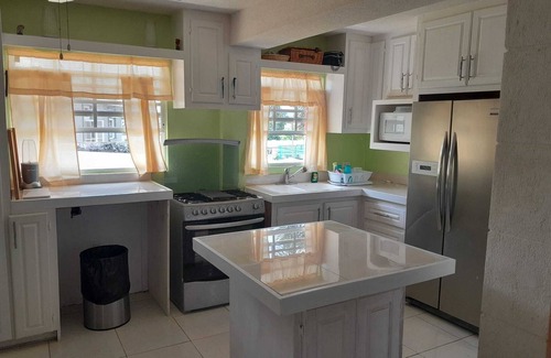 Hastings Apartamento | Spacious ground floor apartment close to beaches, bars and restaurants