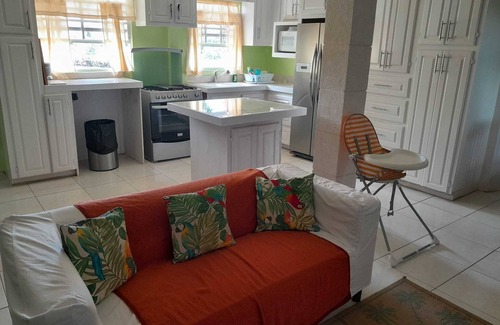 Hastings Apartamento | Spacious ground floor apartment close to beaches, bars and restaurants