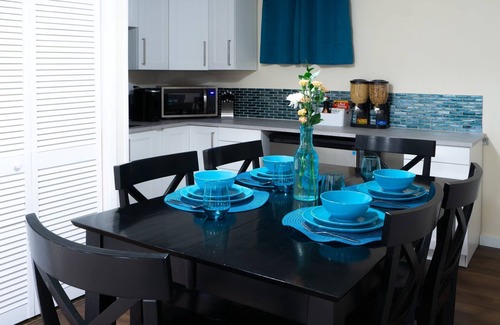 Columbine Apartamento | Spacious Guest Suite with Private Entrance, Hot tub, 2 Bedrooms, 1 Bath