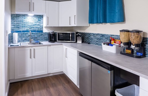 Columbine Apartamento | Spacious Guest Suite with Private Entrance, Hot tub, 2 Bedrooms, 1 Bath