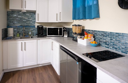 Columbine Apartamento | Spacious Guest Suite with Private Entrance, Hot tub, 2 Bedrooms, 1 Bath