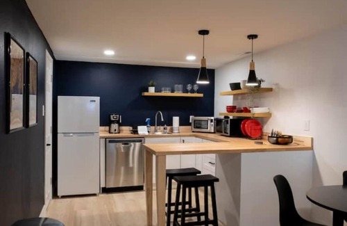 Highlands Casa | Spacious guest suite w/ private entry
