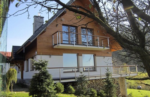 Zwardon Villa | Amplia villa con vistas a la colina