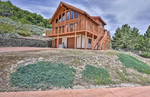 Eden Casa | Spacious Hilltop Cabin with Deck and Scenic Views!