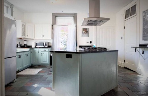 Shaw Casa | Spacious + Historic 3-story Home Private Driveway Sleeps 16 Convenient Location!