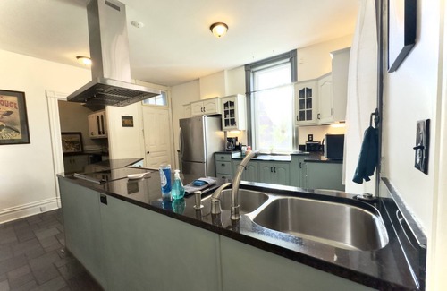Shaw Casa | Spacious + Historic 3-story Home Private Driveway Sleeps 16 Convenient Location!