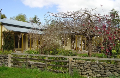 Pirinoa Cabaña | Spacious historic cottage