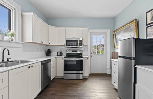 Springfield Apartamento | Spacious Historic Escape | 4BR Luxury | Walk to Downtown & Landmarks