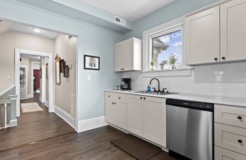 Springfield Apartamento | Spacious Historic Escape | 4BR Luxury | Walk to Downtown & Landmarks