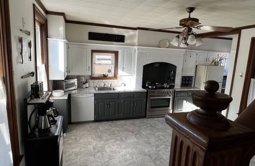 New Oxford Casa | Spacious Historic Home: 4 bedrooms, 2.5 bath
