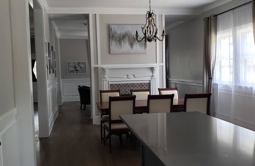 Graham Casa | Spacious historic home with vintage southern elegance and a gourmet kitchen