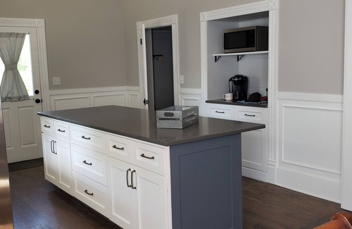 Graham Casa | Spacious historic home with vintage southern elegance and a gourmet kitchen