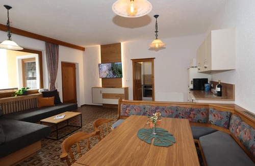 Aschau Im Zillertal Casa | Spacious holiday home with ski bus at the door