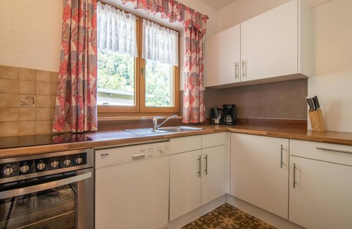 Aschau Im Zillertal Casa | Spacious holiday home with ski bus at the door
